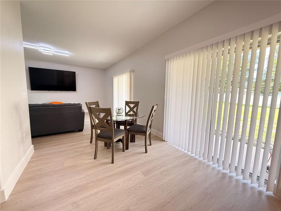 En Venta: $510,000 (4 camas, 2 baños, 2439 Pies cuadrados)