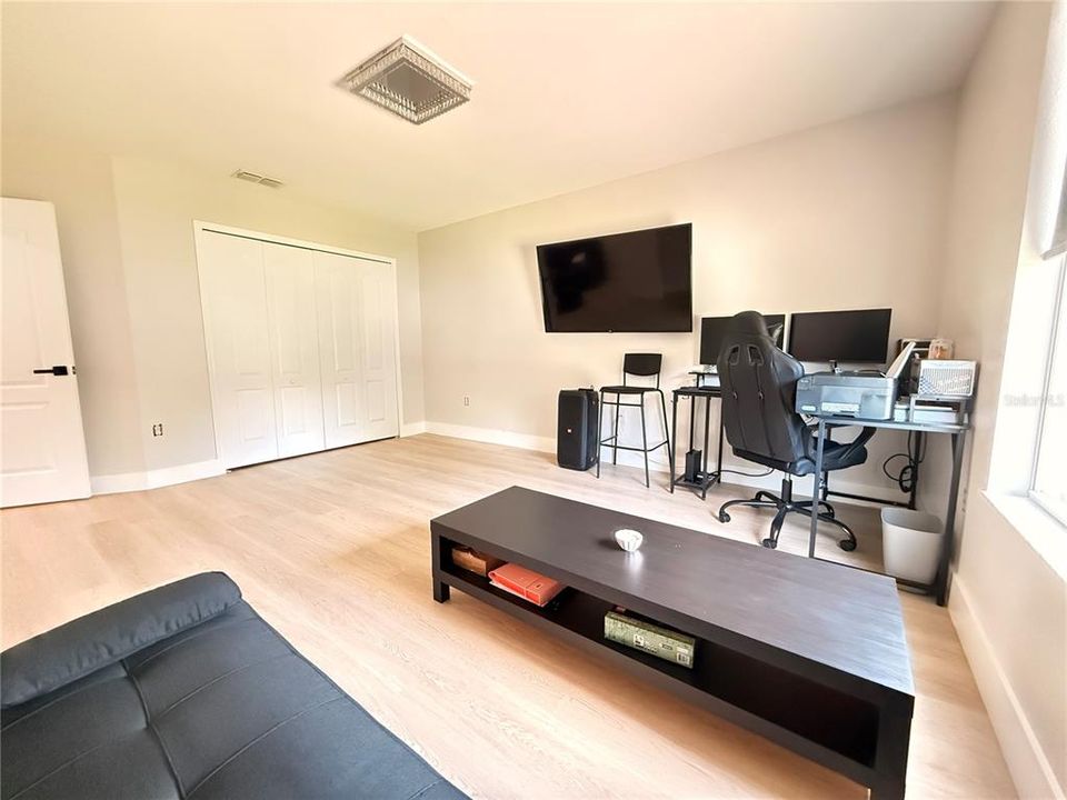 En Venta: $510,000 (4 camas, 2 baños, 2439 Pies cuadrados)