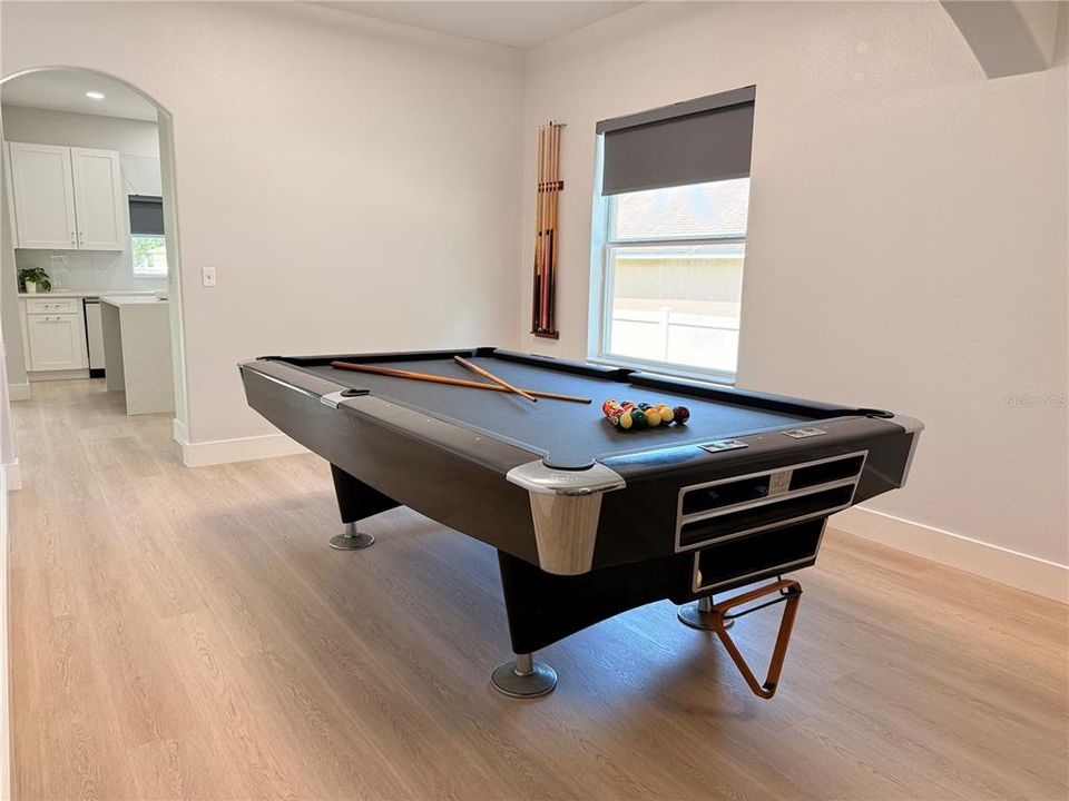 En Venta: $510,000 (4 camas, 2 baños, 2439 Pies cuadrados)