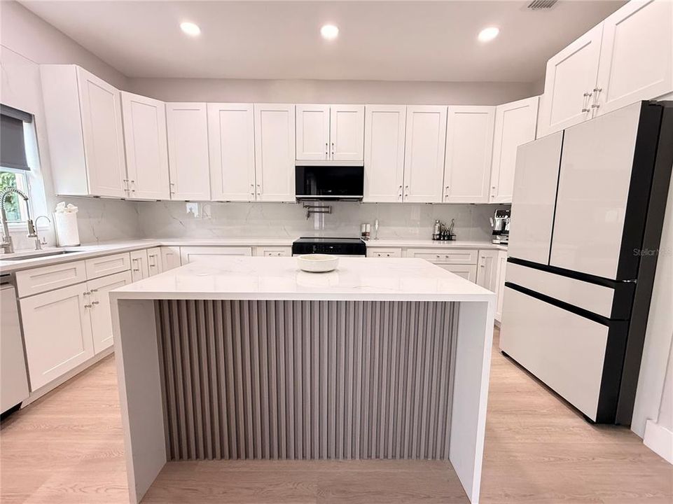 En Venta: $510,000 (4 camas, 2 baños, 2439 Pies cuadrados)