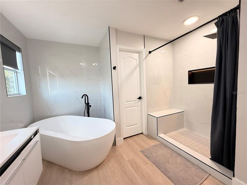 En Venta: $510,000 (4 camas, 2 baños, 2439 Pies cuadrados)
