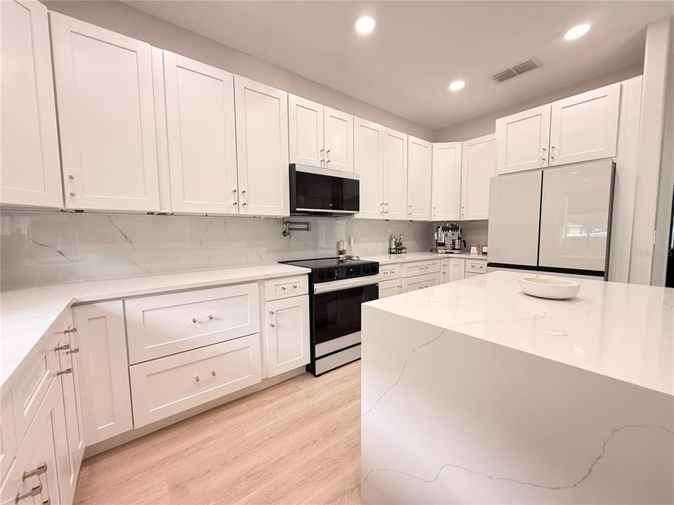 En Venta: $510,000 (4 camas, 2 baños, 2439 Pies cuadrados)
