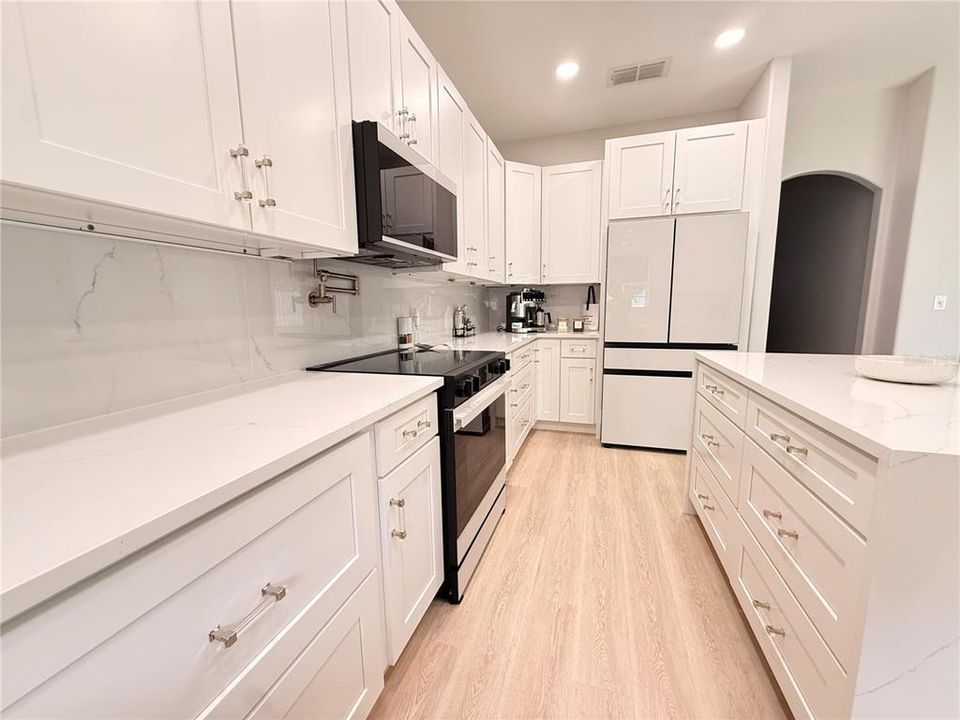 En Venta: $510,000 (4 camas, 2 baños, 2439 Pies cuadrados)