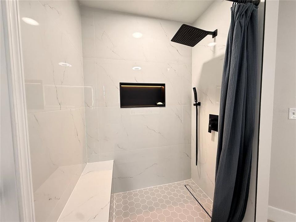 En Venta: $510,000 (4 camas, 2 baños, 2439 Pies cuadrados)