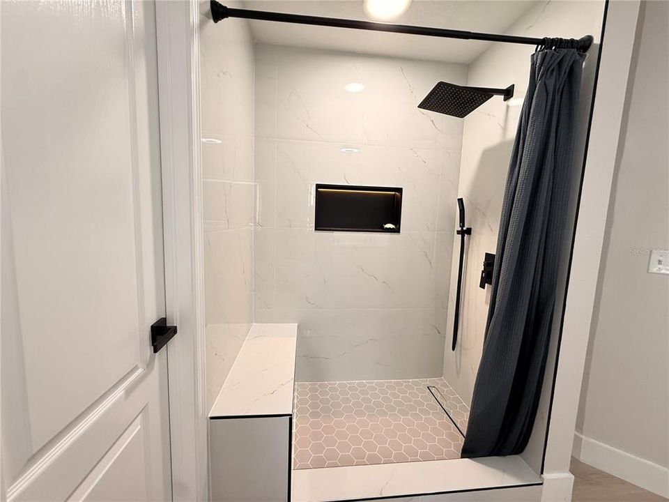 En Venta: $510,000 (4 camas, 2 baños, 2439 Pies cuadrados)