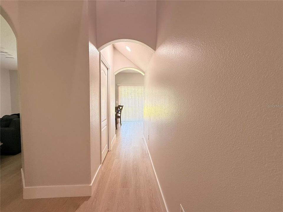 En Venta: $510,000 (4 camas, 2 baños, 2439 Pies cuadrados)