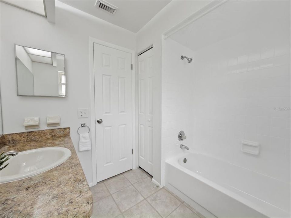 En Venta: $305,000 (2 camas, 2 baños, 1367 Pies cuadrados)