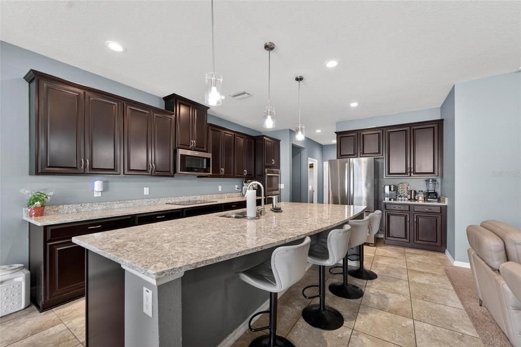 For Sale: $495,000 (4 beds, 3 baths, 2528 Square Feet)