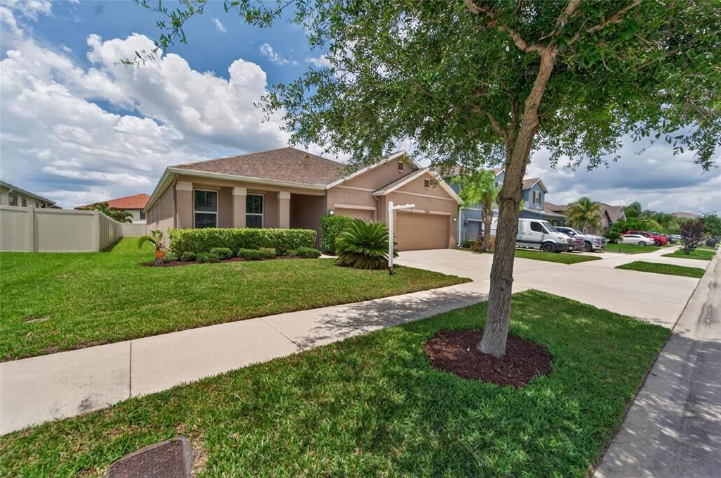 For Sale: $495,000 (4 beds, 3 baths, 2528 Square Feet)