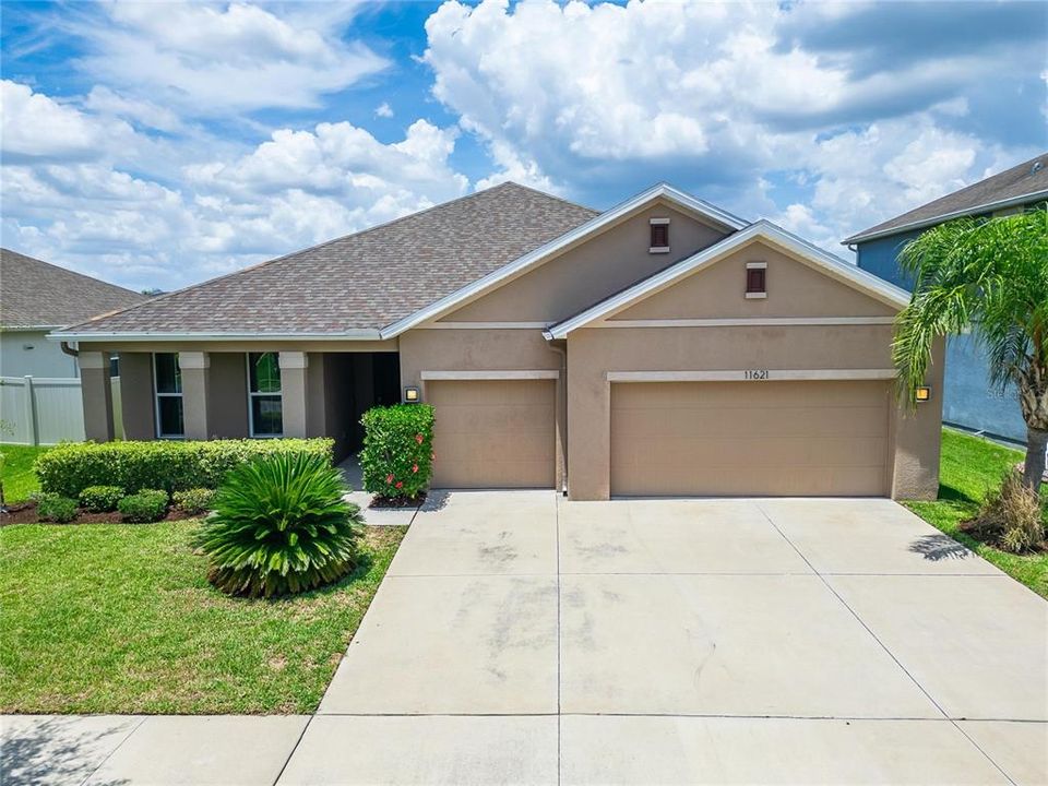 For Sale: $495,000 (4 beds, 3 baths, 2528 Square Feet)
