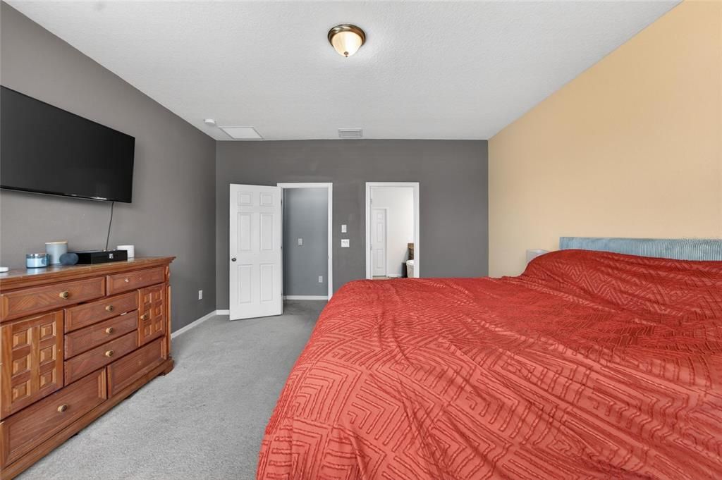 For Sale: $495,000 (4 beds, 3 baths, 2528 Square Feet)