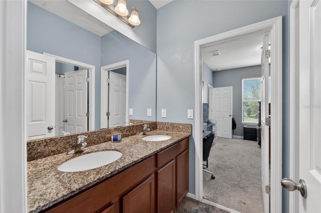 For Sale: $495,000 (4 beds, 3 baths, 2528 Square Feet)