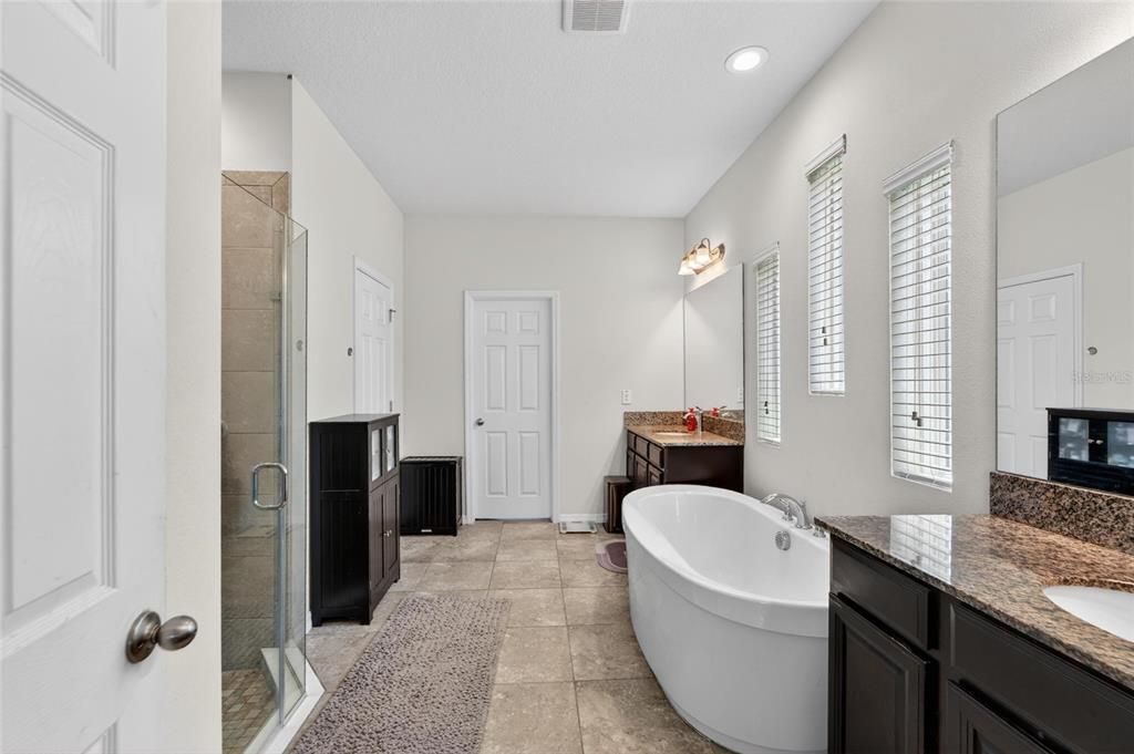 For Sale: $495,000 (4 beds, 3 baths, 2528 Square Feet)
