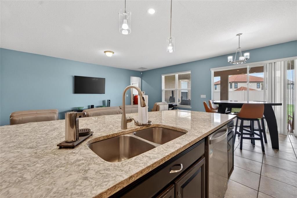 For Sale: $495,000 (4 beds, 3 baths, 2528 Square Feet)