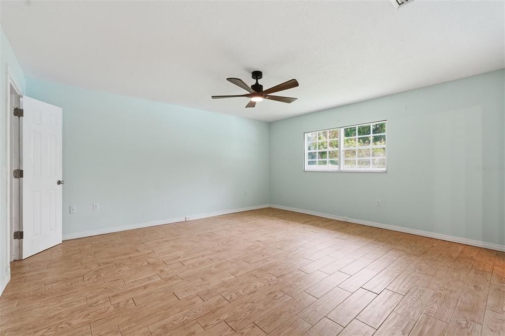 For Sale: $474,900 (4 beds, 3 baths, 2360 Square Feet)