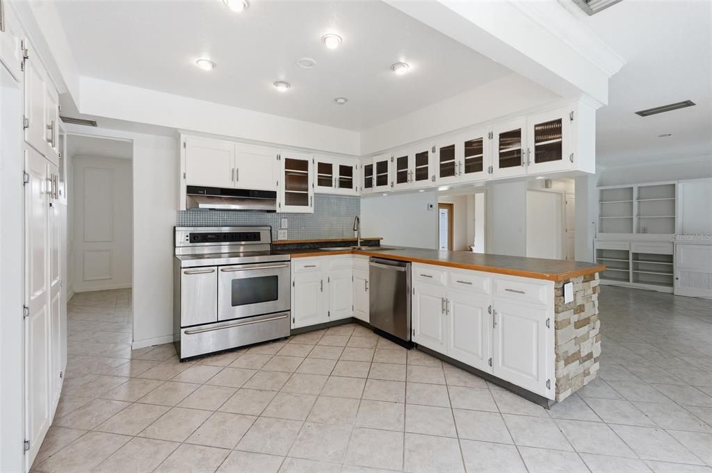 For Sale: $474,900 (4 beds, 3 baths, 2360 Square Feet)