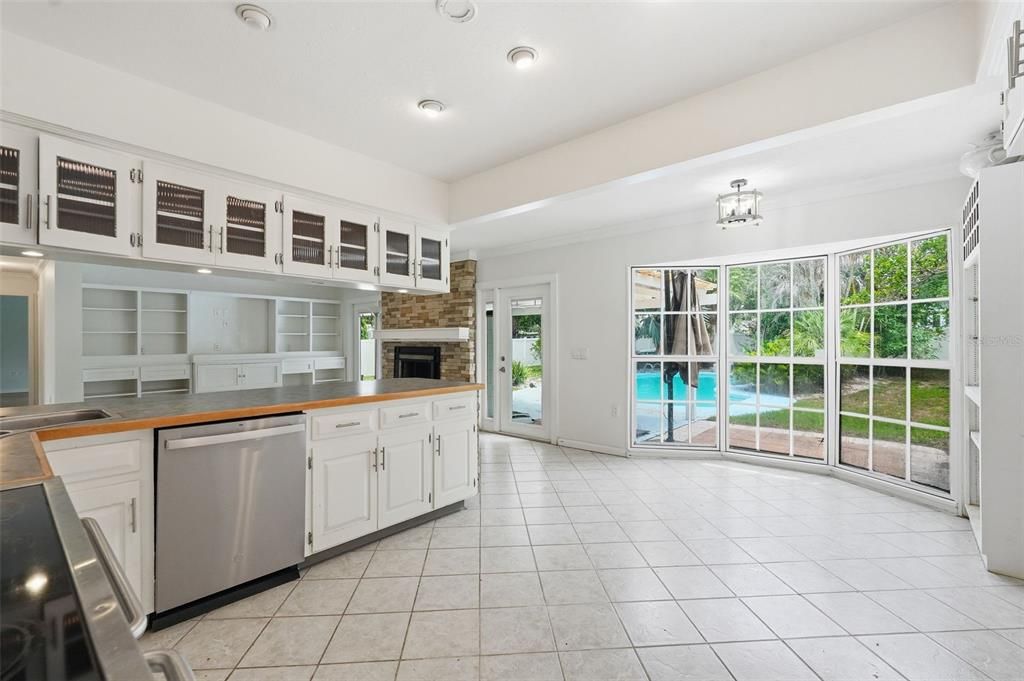 For Sale: $474,900 (4 beds, 3 baths, 2360 Square Feet)