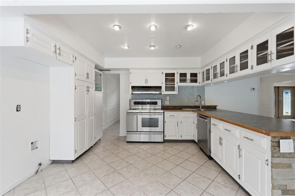 For Sale: $474,900 (4 beds, 3 baths, 2360 Square Feet)