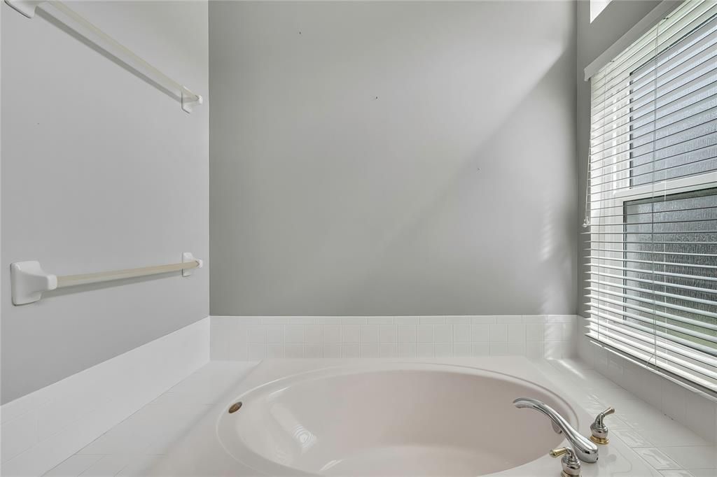 For Sale: $370,000 (2 beds, 2 baths, 2238 Square Feet)