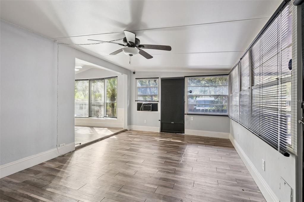 For Rent: $1,800 (2 beds, 1 baths, 792 Square Feet)