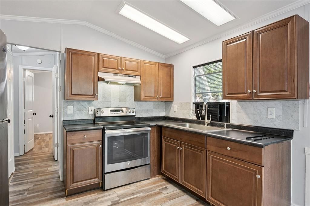 For Rent: $1,800 (2 beds, 1 baths, 792 Square Feet)