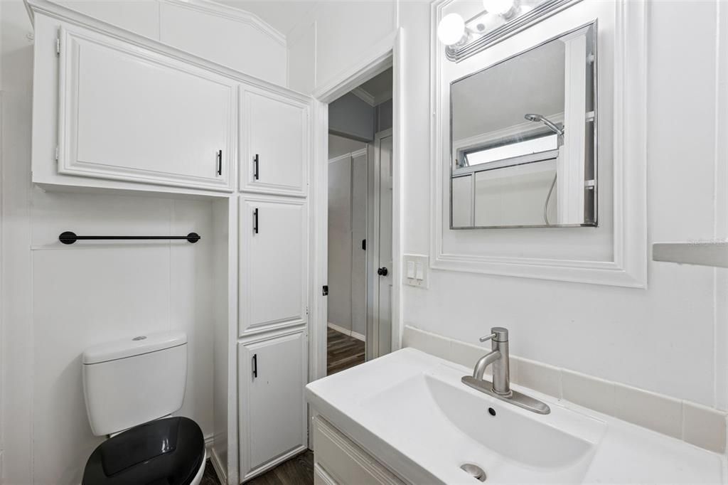 For Rent: $1,800 (2 beds, 1 baths, 792 Square Feet)