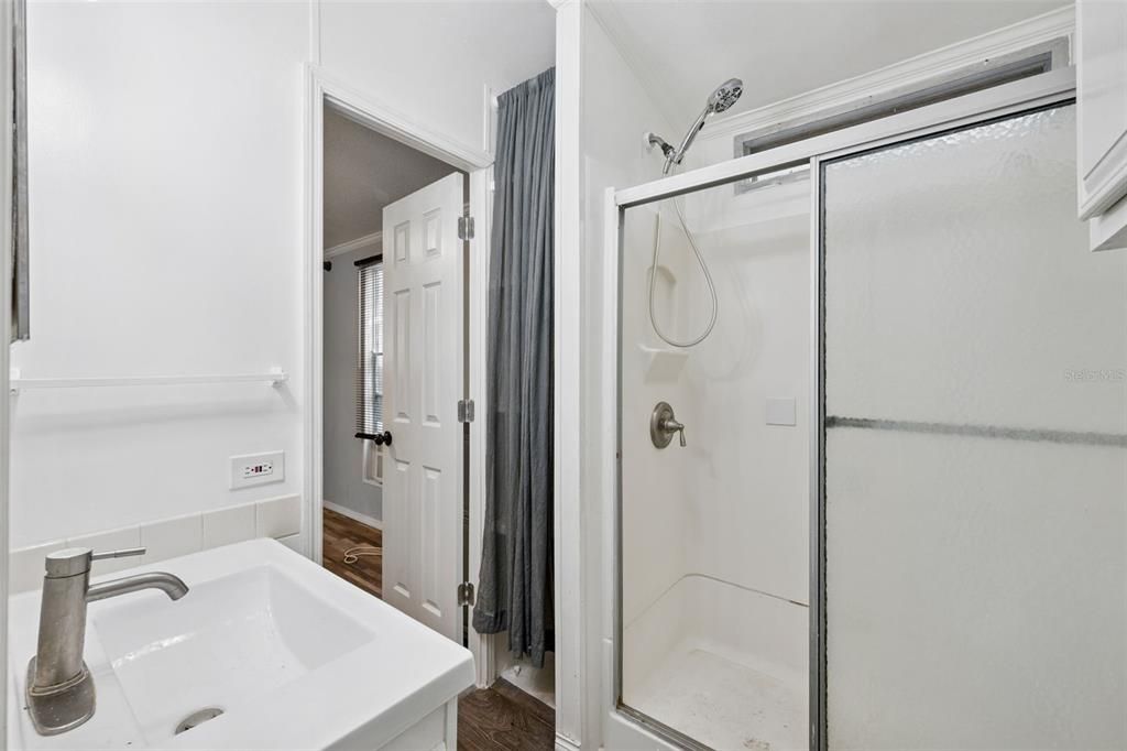 For Rent: $1,800 (2 beds, 1 baths, 792 Square Feet)