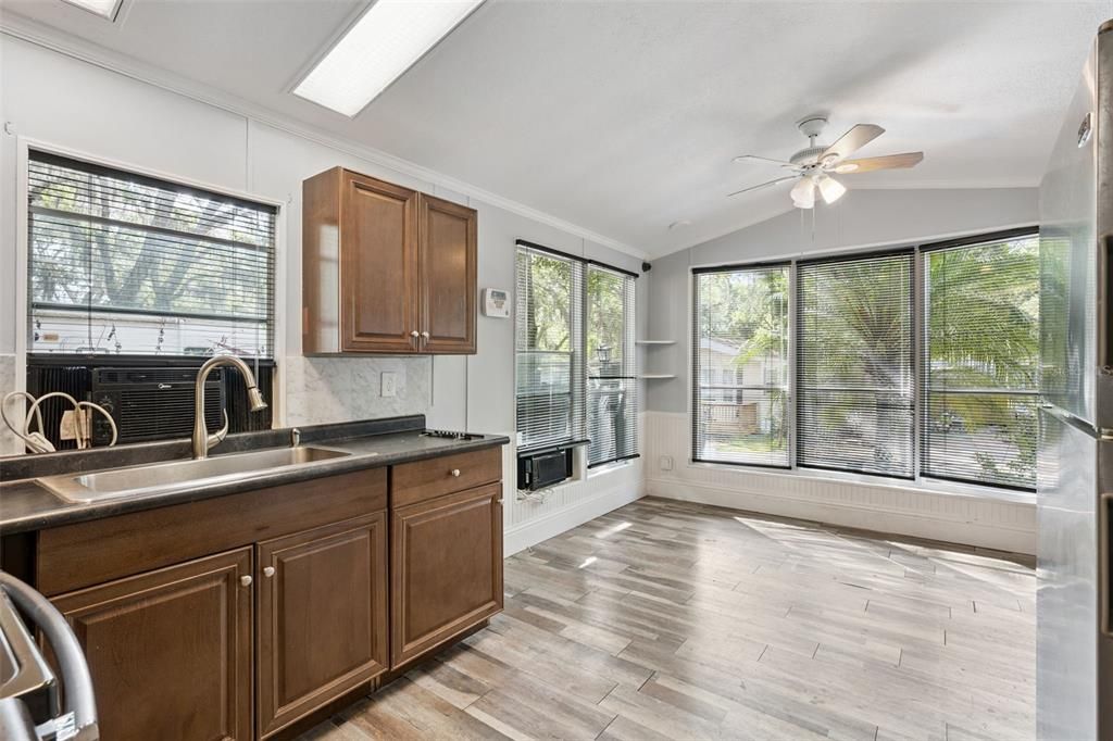 For Rent: $1,800 (2 beds, 1 baths, 792 Square Feet)