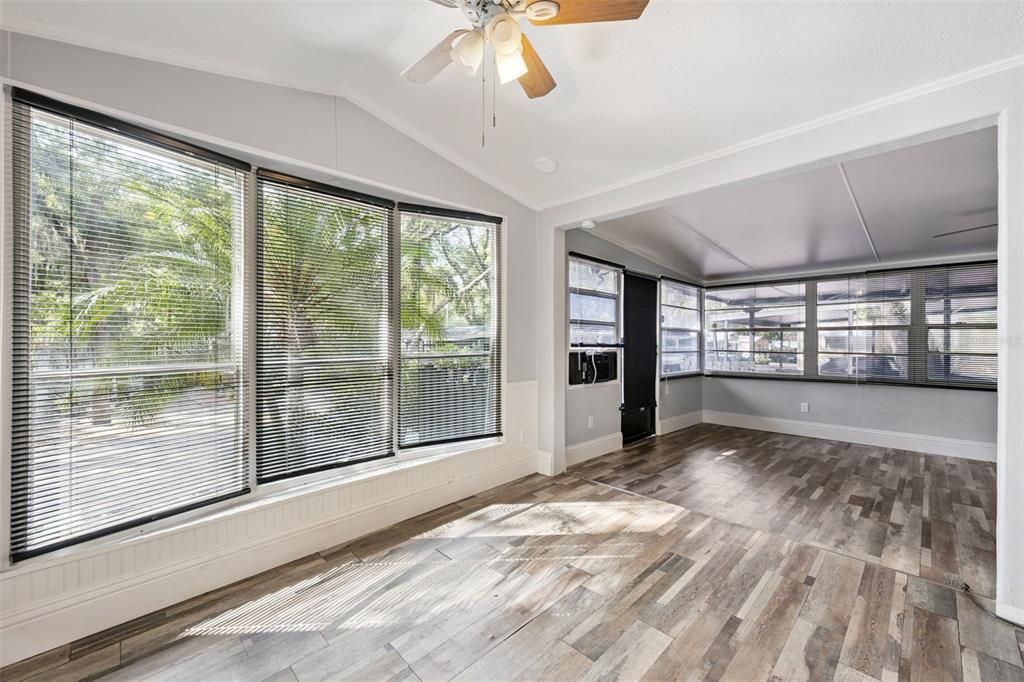 For Rent: $1,800 (2 beds, 1 baths, 792 Square Feet)