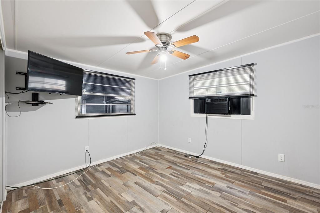 For Rent: $1,800 (2 beds, 1 baths, 792 Square Feet)