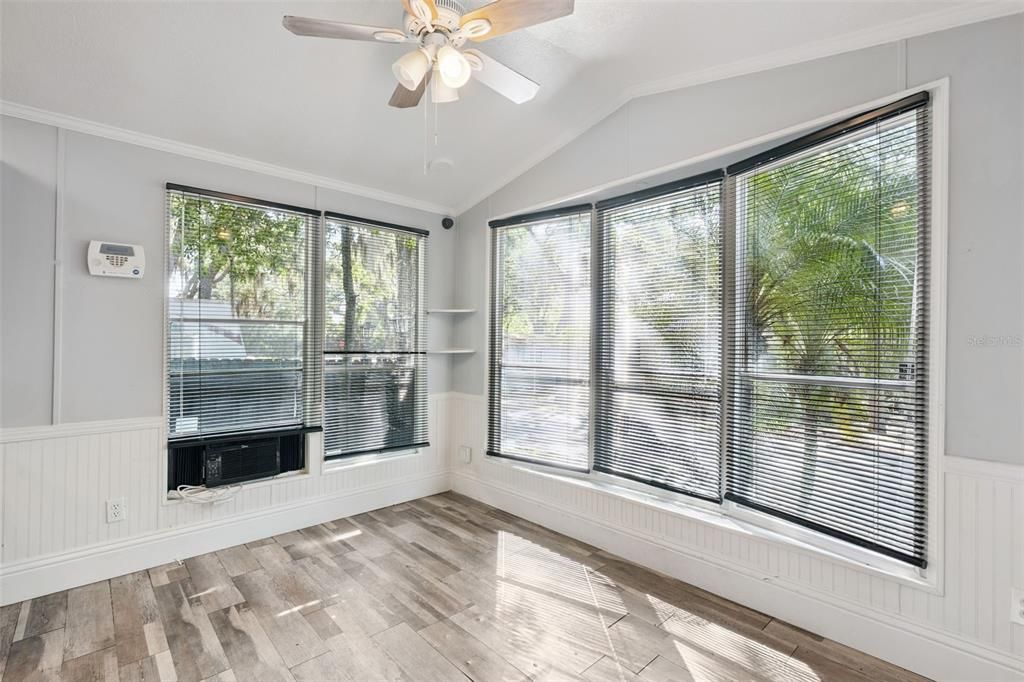 For Rent: $1,800 (2 beds, 1 baths, 792 Square Feet)