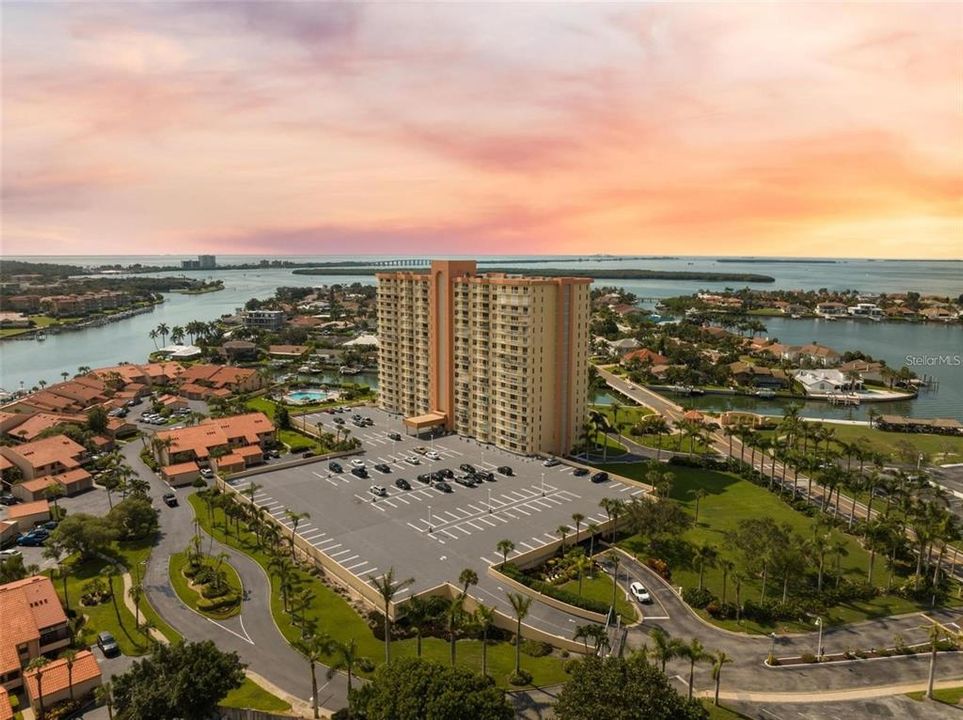 Active With Contract: $225,000 (2 beds, 2 baths, 1130 Square Feet)