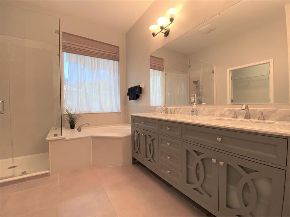 For Rent: $3,250 (5 beds, 3 baths, 3068 Square Feet)