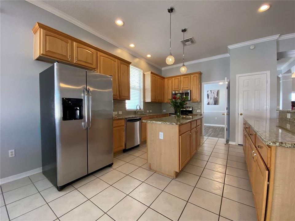 For Rent: $3,250 (5 beds, 3 baths, 3068 Square Feet)