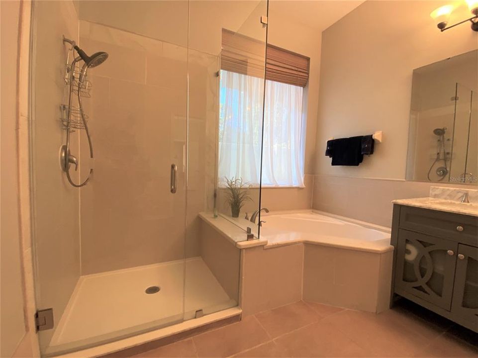 For Rent: $3,250 (5 beds, 3 baths, 3068 Square Feet)