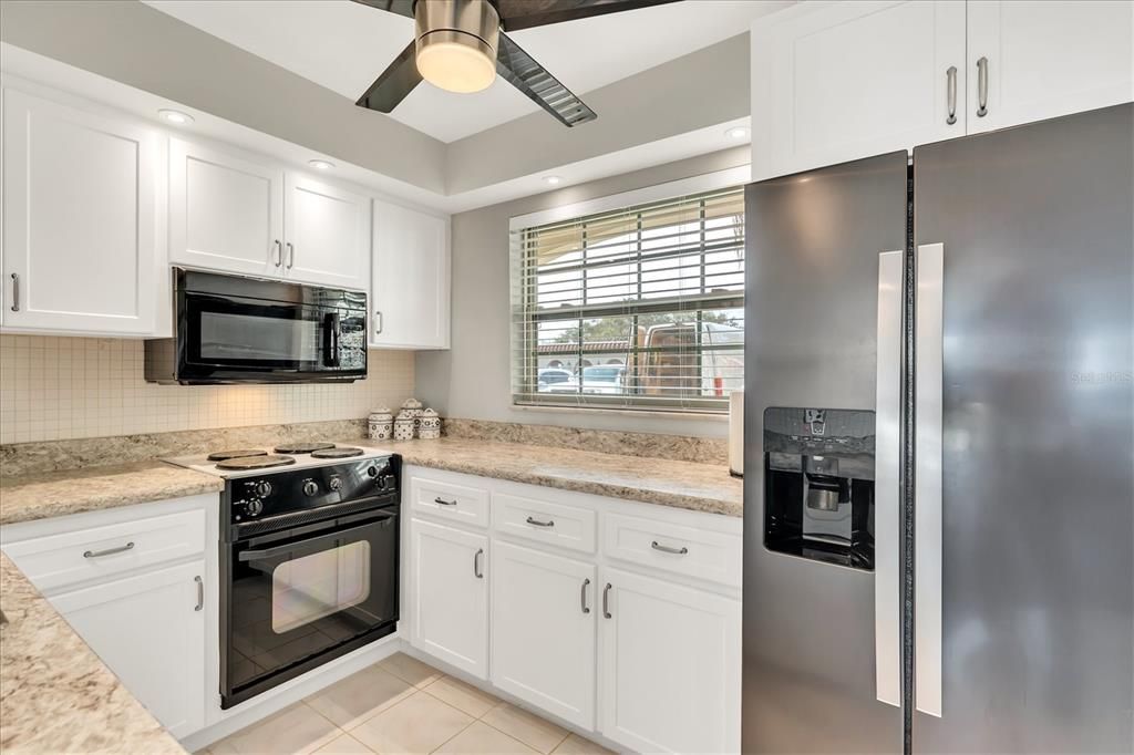 For Rent: $2,200 (2 beds, 2 baths, 1060 Square Feet)