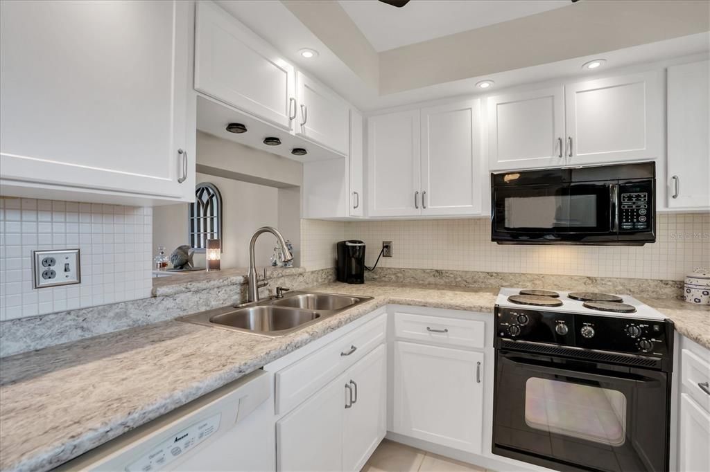 For Rent: $2,200 (2 beds, 2 baths, 1060 Square Feet)
