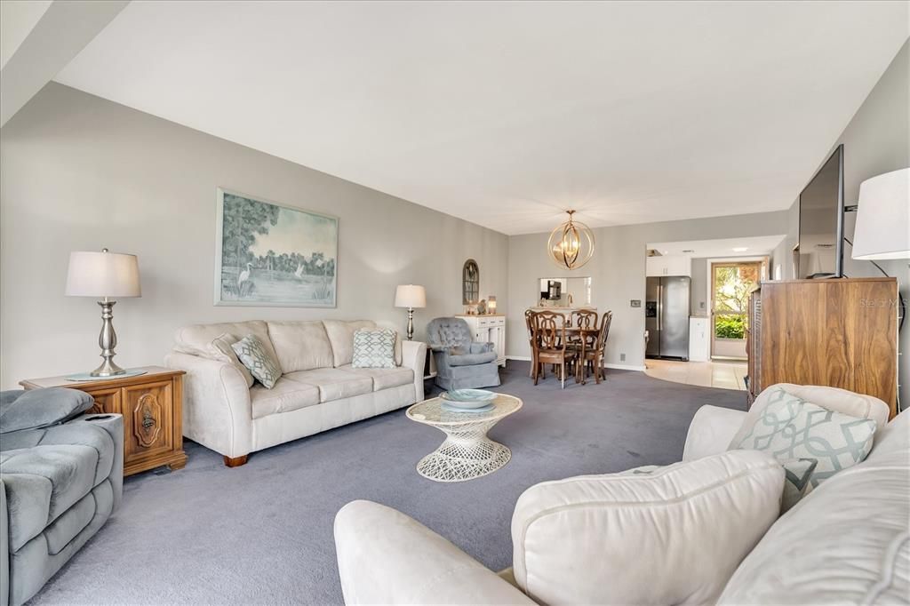 For Rent: $2,200 (2 beds, 2 baths, 1060 Square Feet)
