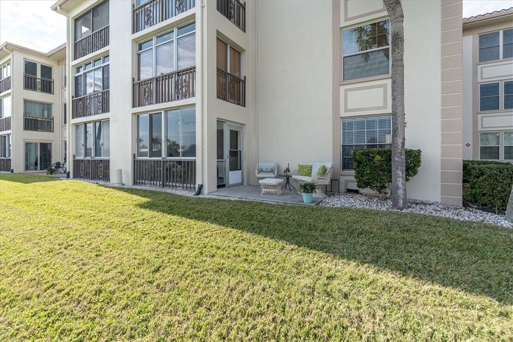 For Rent: $2,200 (2 beds, 2 baths, 1060 Square Feet)