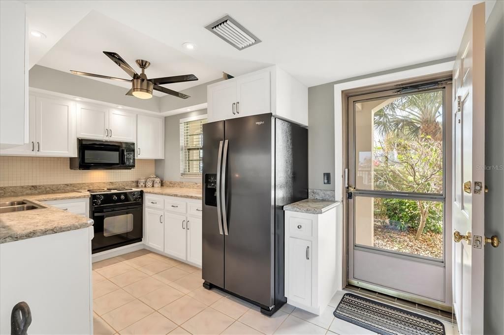 For Rent: $2,200 (2 beds, 2 baths, 1060 Square Feet)