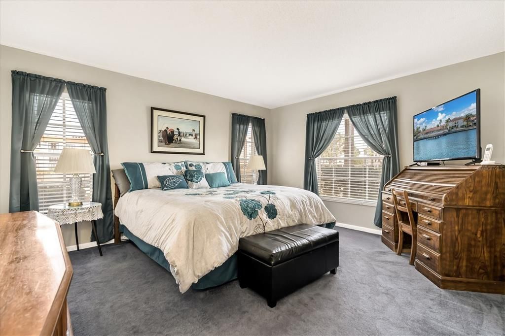 For Rent: $2,200 (2 beds, 2 baths, 1060 Square Feet)