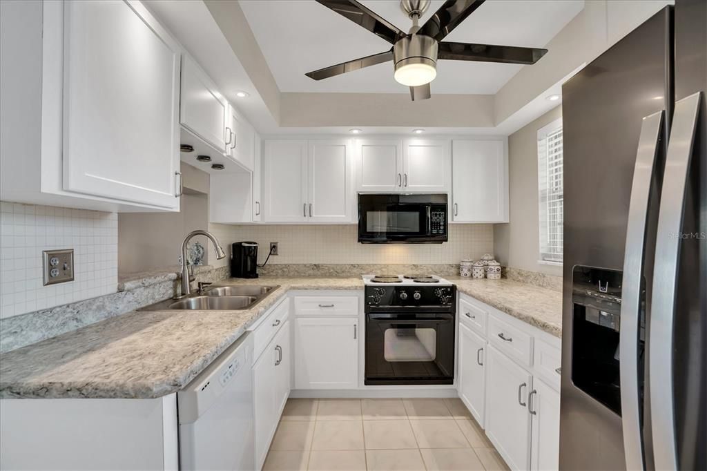 For Rent: $2,200 (2 beds, 2 baths, 1060 Square Feet)