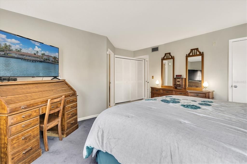 For Rent: $2,200 (2 beds, 2 baths, 1060 Square Feet)