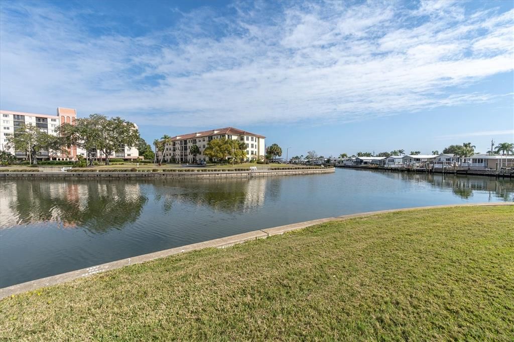 For Rent: $2,200 (2 beds, 2 baths, 1060 Square Feet)