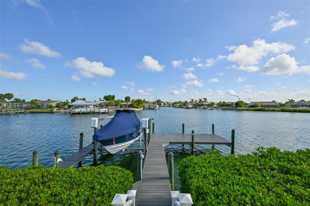 For Sale: $1,100,000 (3 beds, 2 baths, 2462 Square Feet)