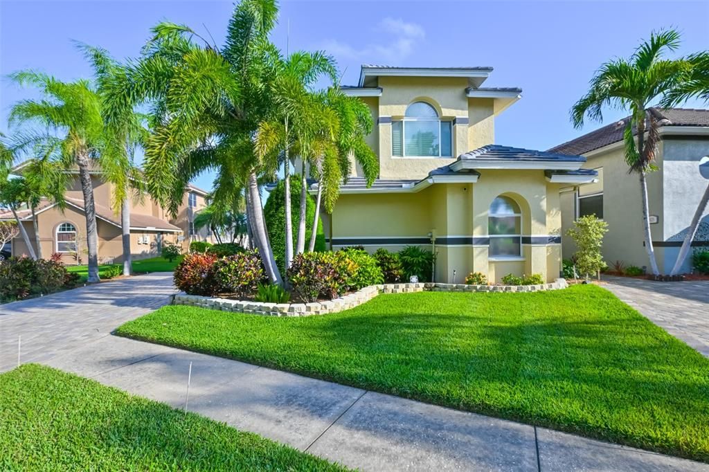 For Sale: $1,100,000 (3 beds, 2 baths, 2462 Square Feet)