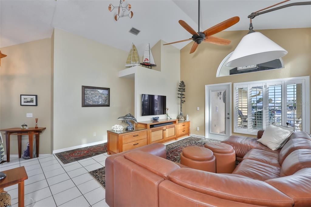 For Sale: $1,100,000 (3 beds, 2 baths, 2462 Square Feet)