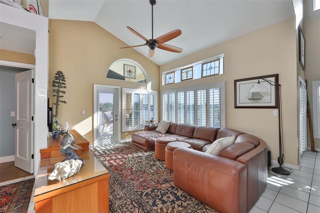 For Sale: $1,100,000 (3 beds, 2 baths, 2462 Square Feet)