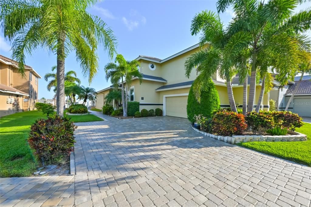 For Sale: $1,100,000 (3 beds, 2 baths, 2462 Square Feet)
