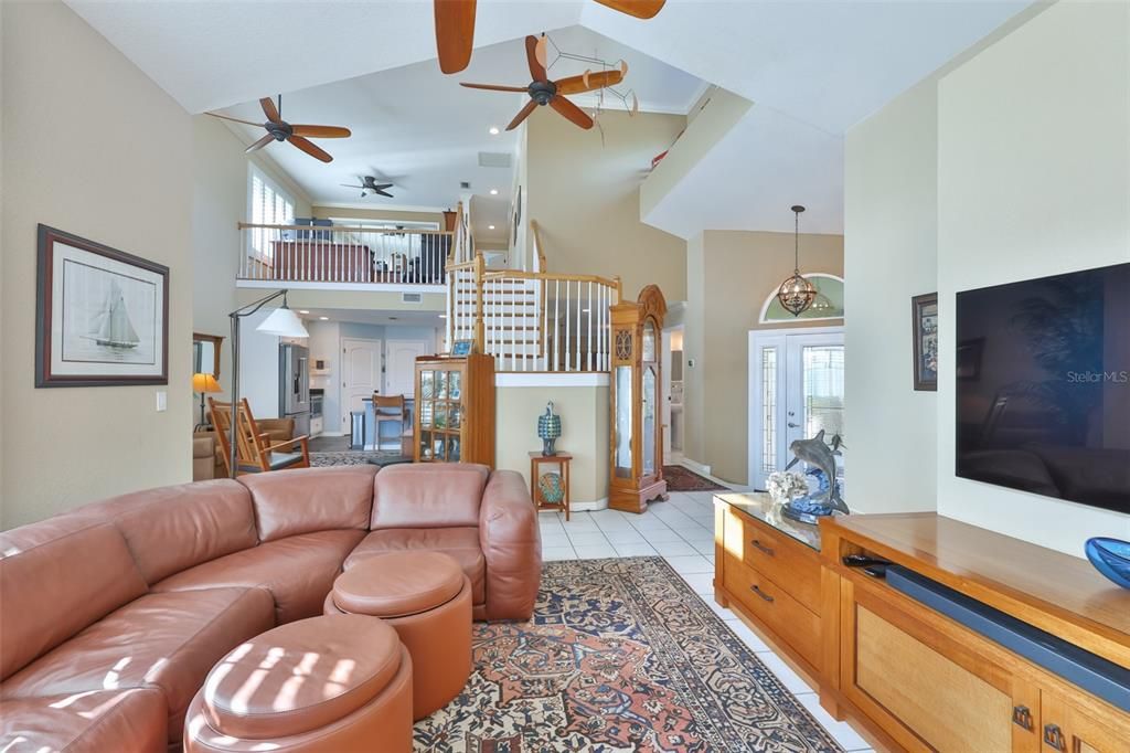 For Sale: $1,100,000 (3 beds, 2 baths, 2462 Square Feet)